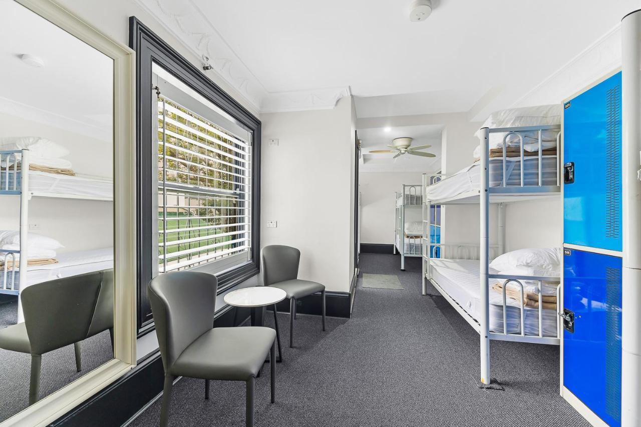 Hostel London Plane Backpackers Sydney Exterior foto